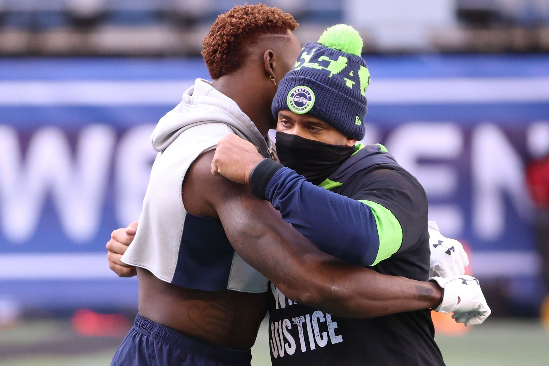 DK Metcalf and Russell Wilson embrace