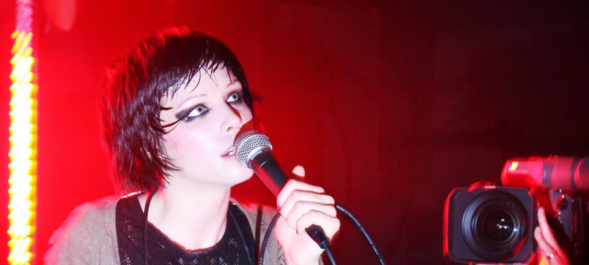 Alice Glass is a Canadian singer-songwriter (Image via Getty Images)
