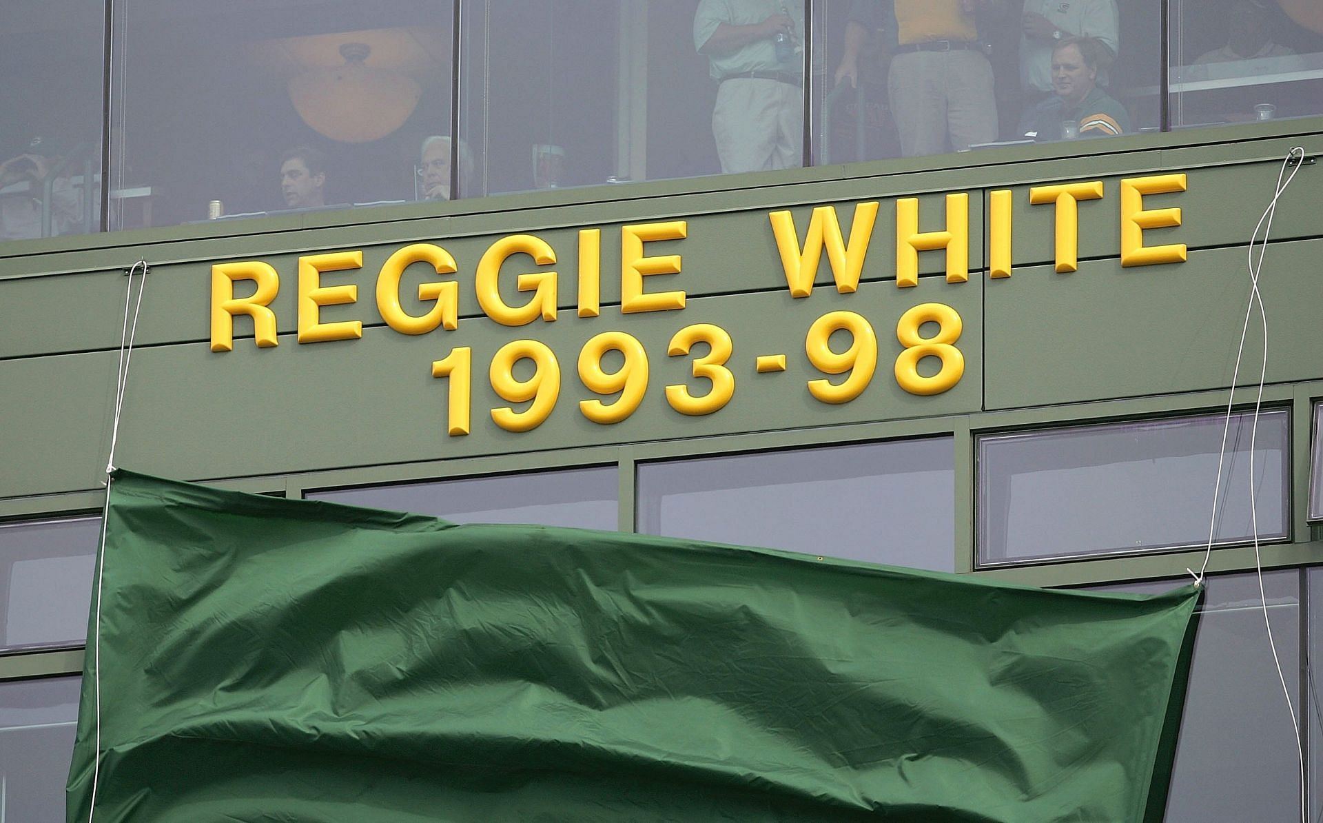 Green Bay Packers honor Reggie White.