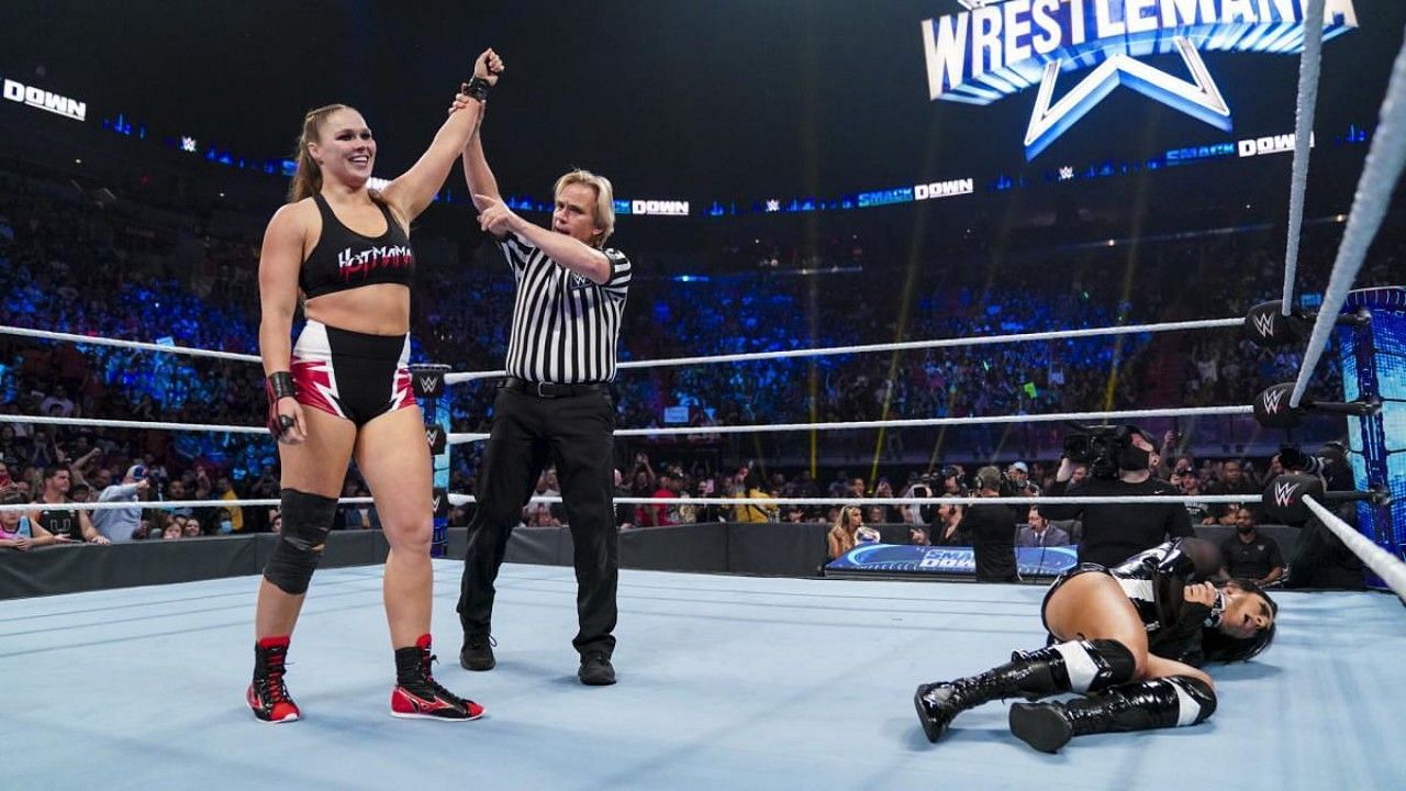 WWE SmackDown में इस हफ्ते रोंडा राउजी ब्लू ब्रांड में अपना पहला मैच लड़ती हुई दिखाई दी थीं