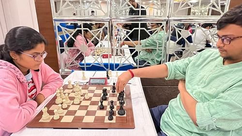 13-year-old Yashita Rout (L) hold GM Mitrabha Guha to a draw in the fourth round in New Delhi on Thursday. (Pic credit: AICF)