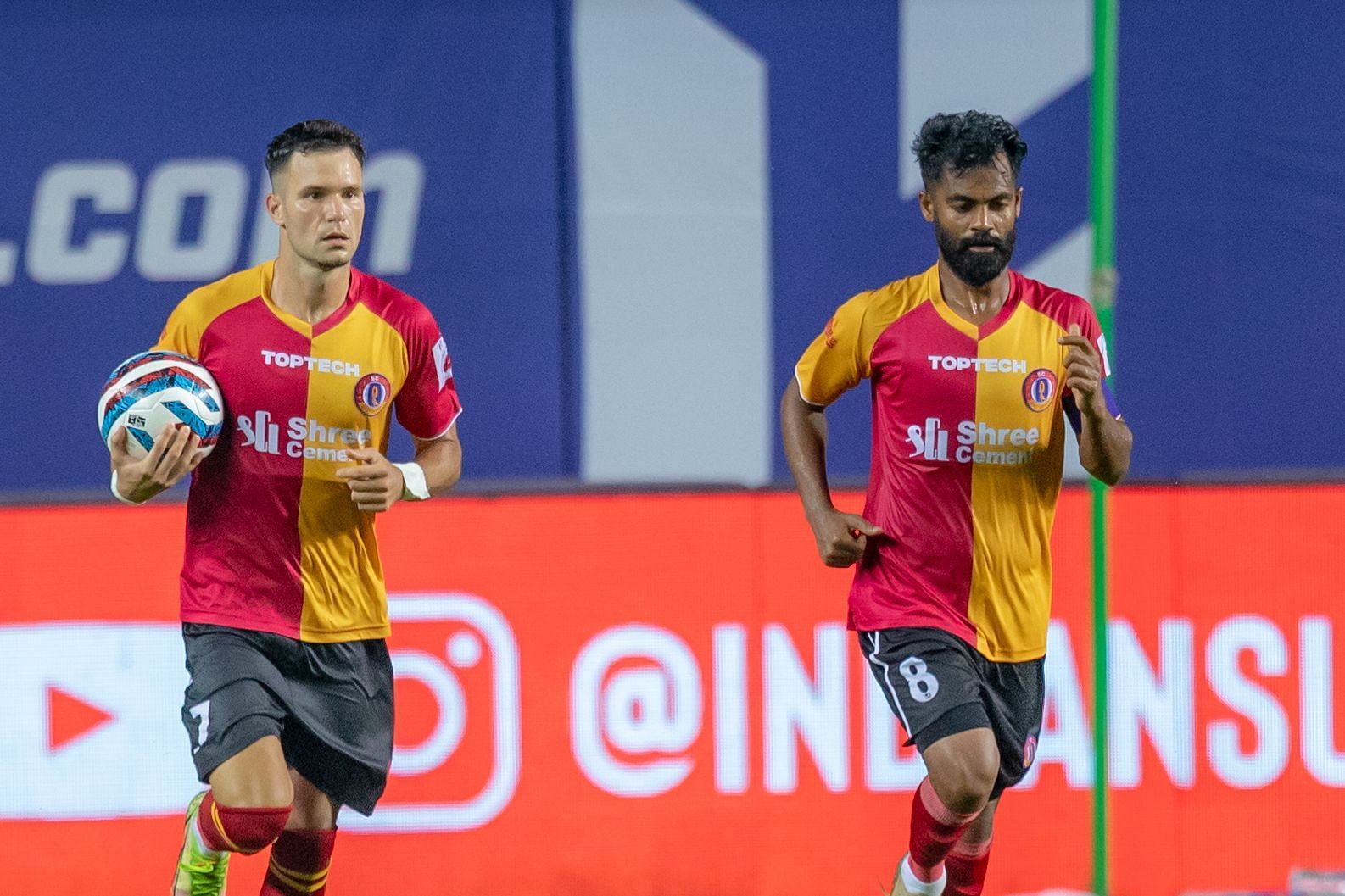 SC East Bengal&#039;s Antonio Perosevic scored the penalty that brought his side on level terms with NorthEast United FC (Image Courtesy: ISL)