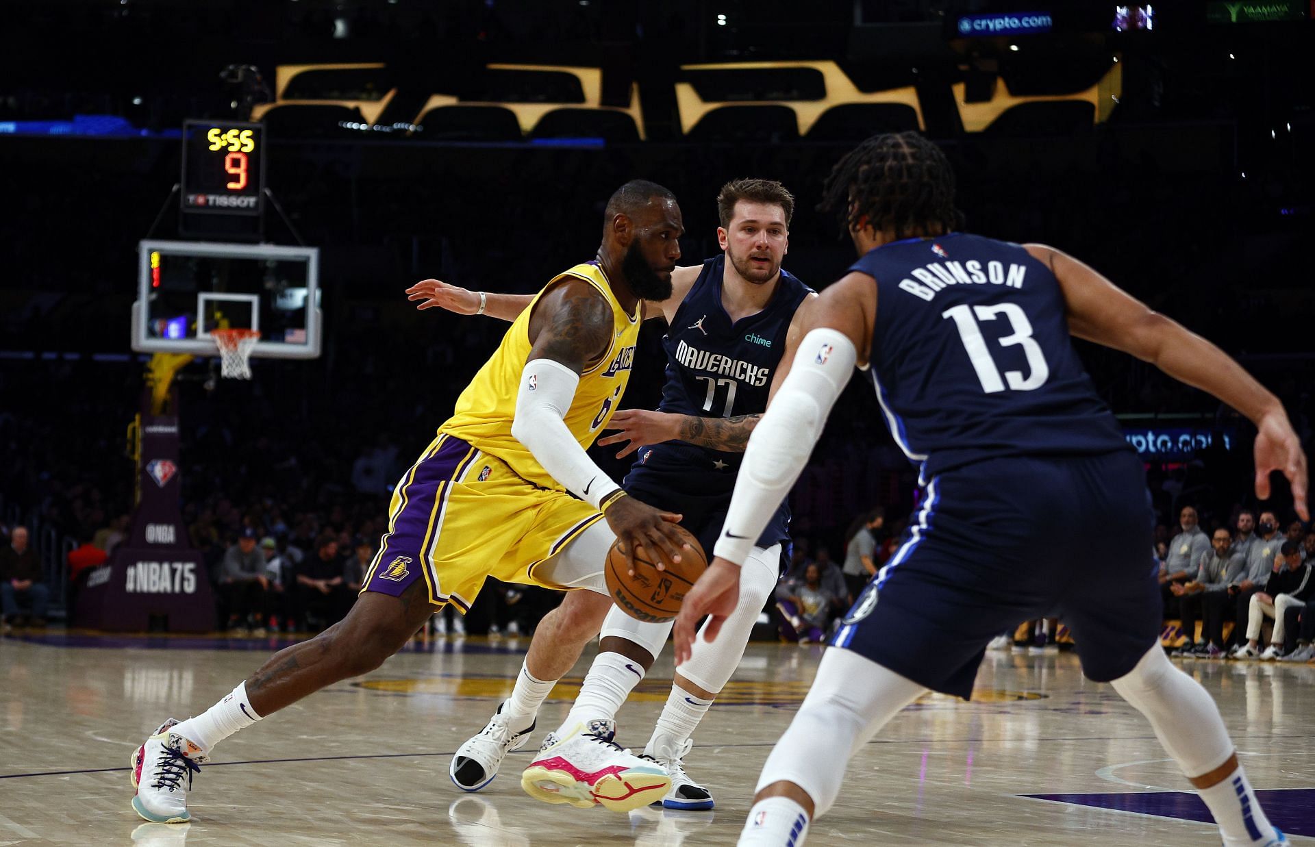 Enter caption Dallas Mavericks vs. LA Lakers: LeBron James drives between defenders.