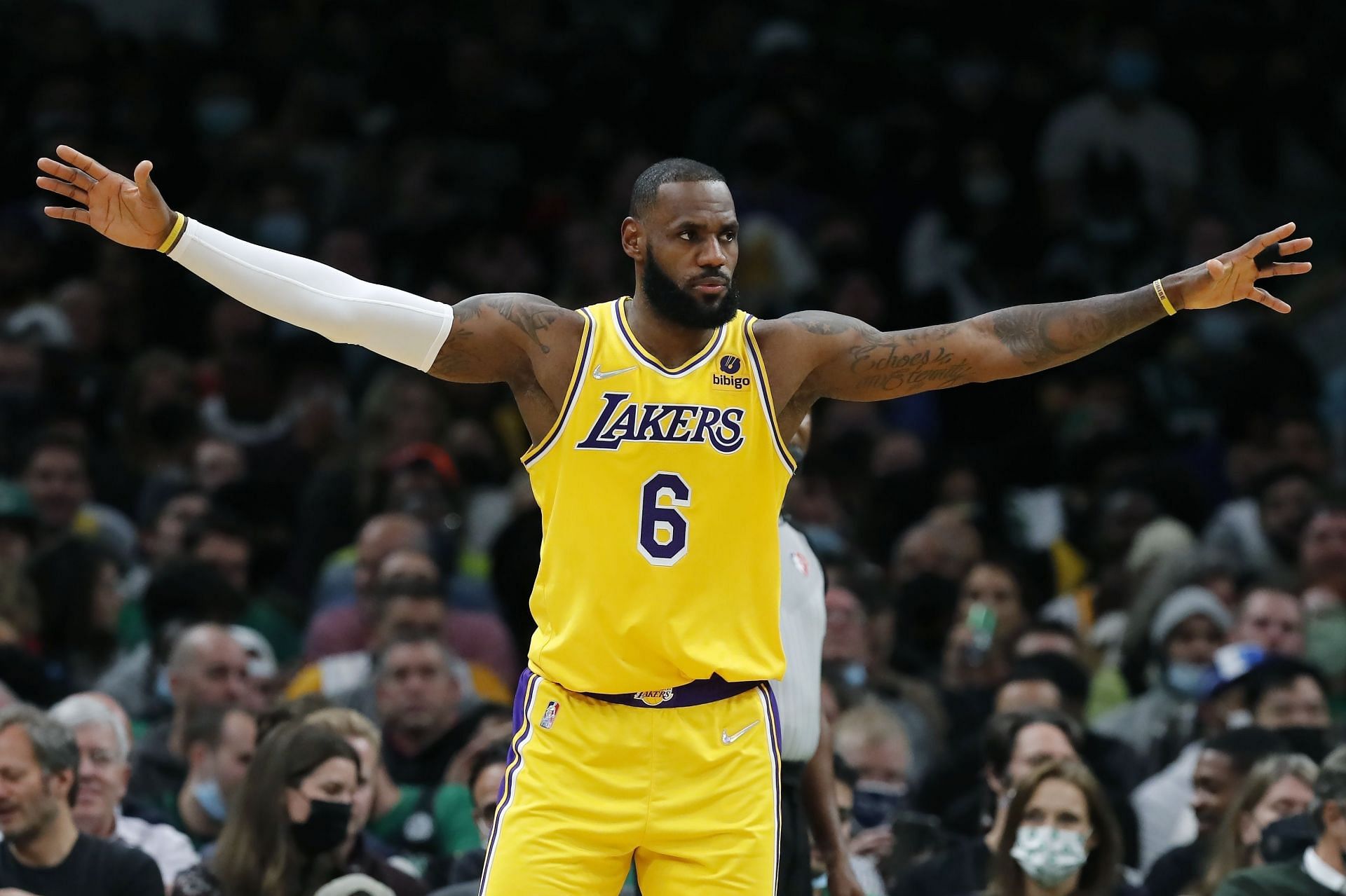 LeBron James does not have a player option in his contract with the LA Lakers next season [Photo: Bleacher Report]