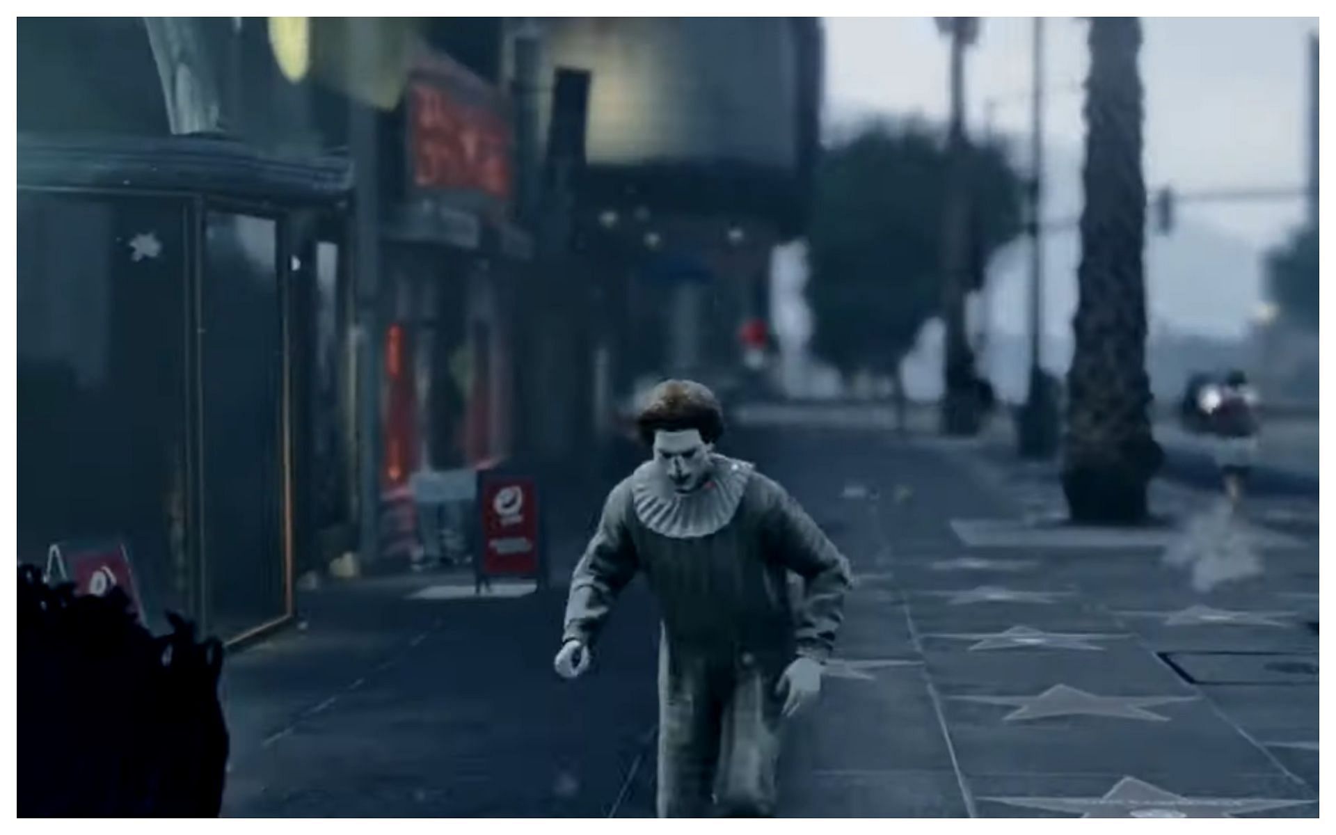 GTA 5 creepy clown armed with a knife (Image via YouTube @Caylus)