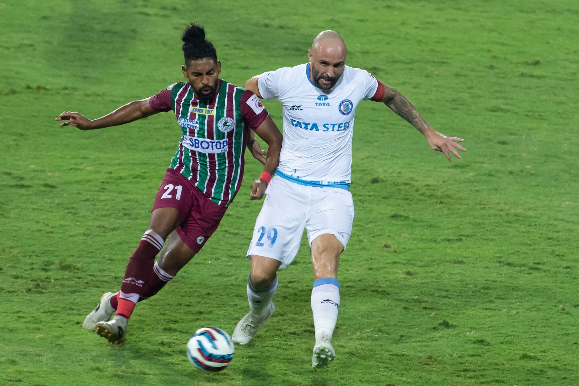 JFC&#039;s Peter Hartley and ATKMB&#039;s Roy Krishna in action. [Credits: ISL]