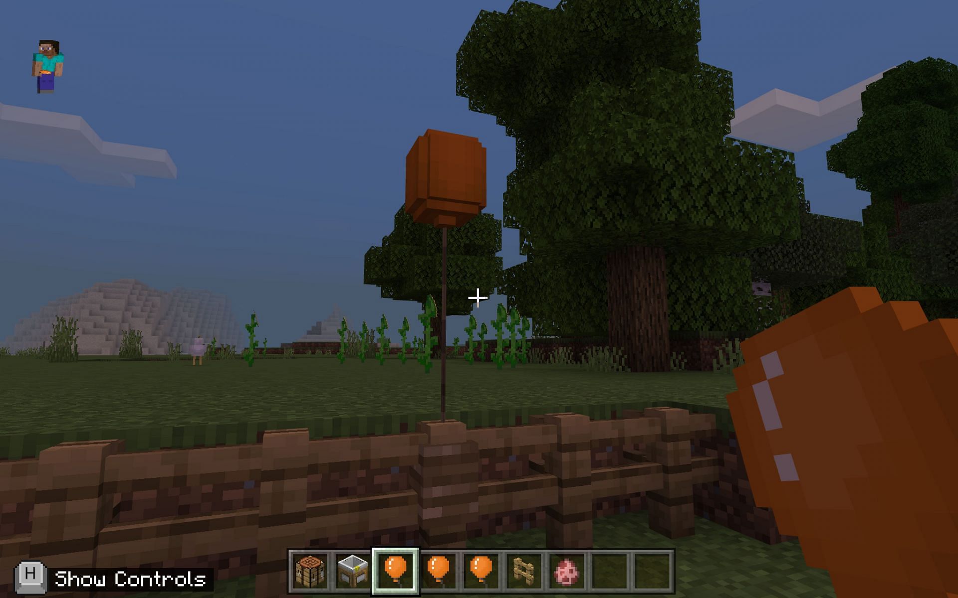 Players can mount the balloon to a fence to create an easy decoration that looks great. Image via Minecraft.