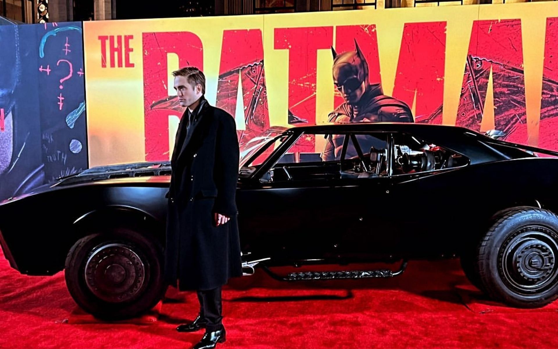 La Batmobile de Robert Pattinson dans The Batman (2022) (Image via @pattinsonphotos/Twitter)