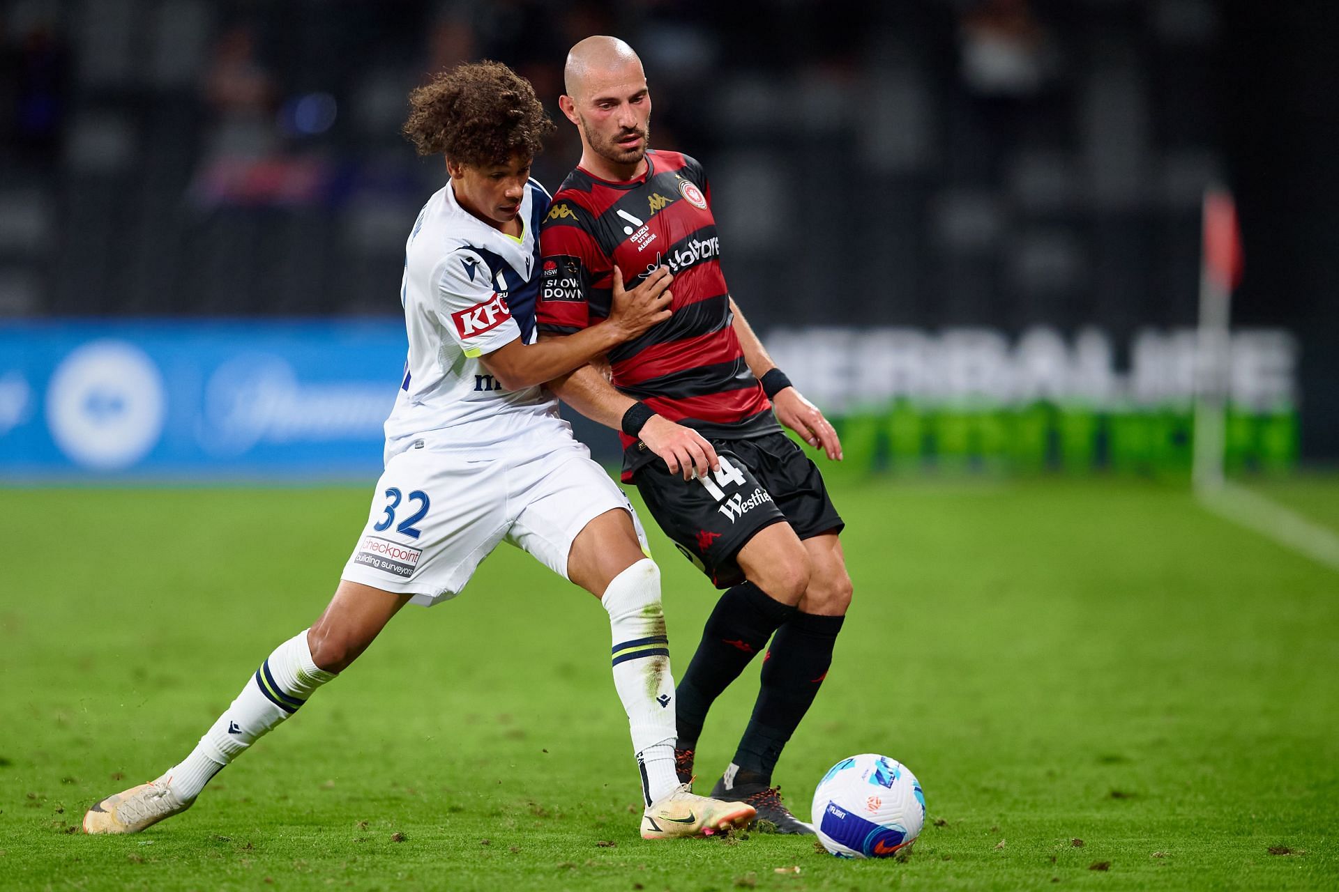 Melbourne Victory will play host to Western Sydney Wanderers on Sunday.