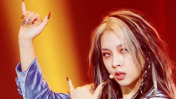 5 female K-pop idols who looked iconic in two-toned hair
