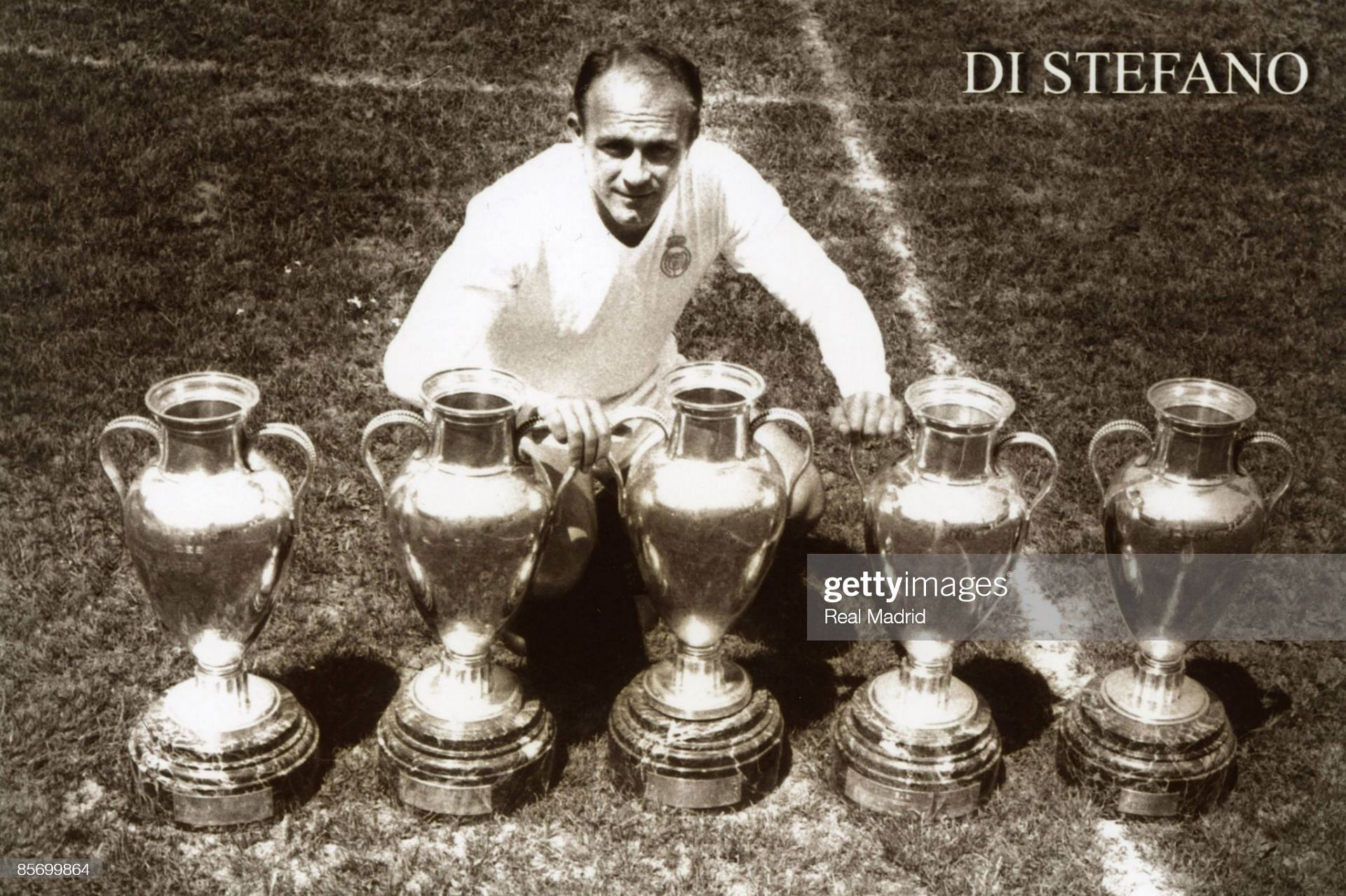 Alfredo di Stefano poses with his five European cups