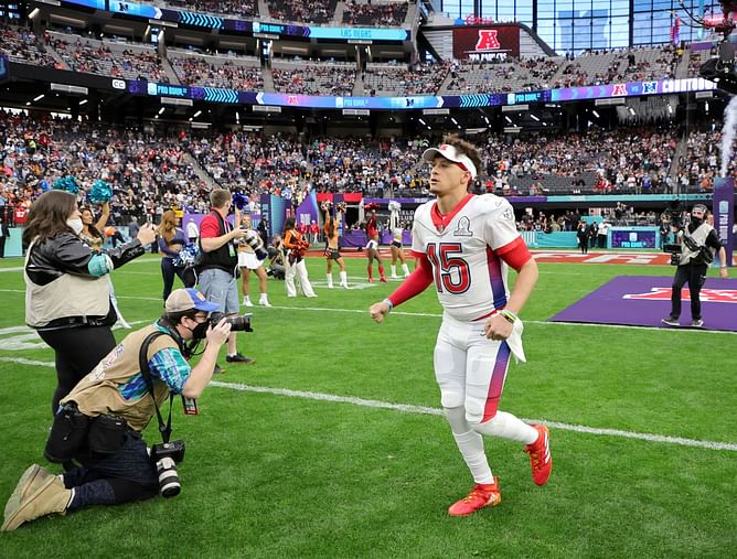 Patrick Mahomes can ascend to a new level of stardom by succeeding without Tyreek Hill