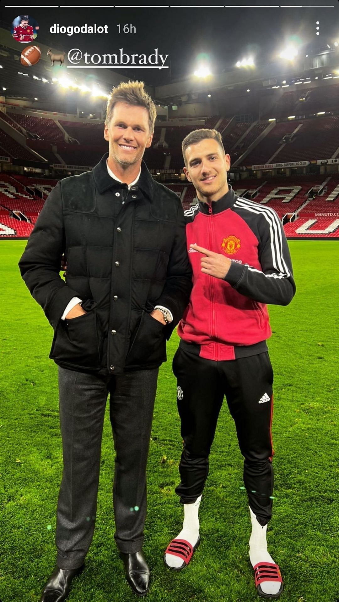 Manchester United's Diogo Dalot with Brady | Image Credit: Diogo Dalot/Instagram