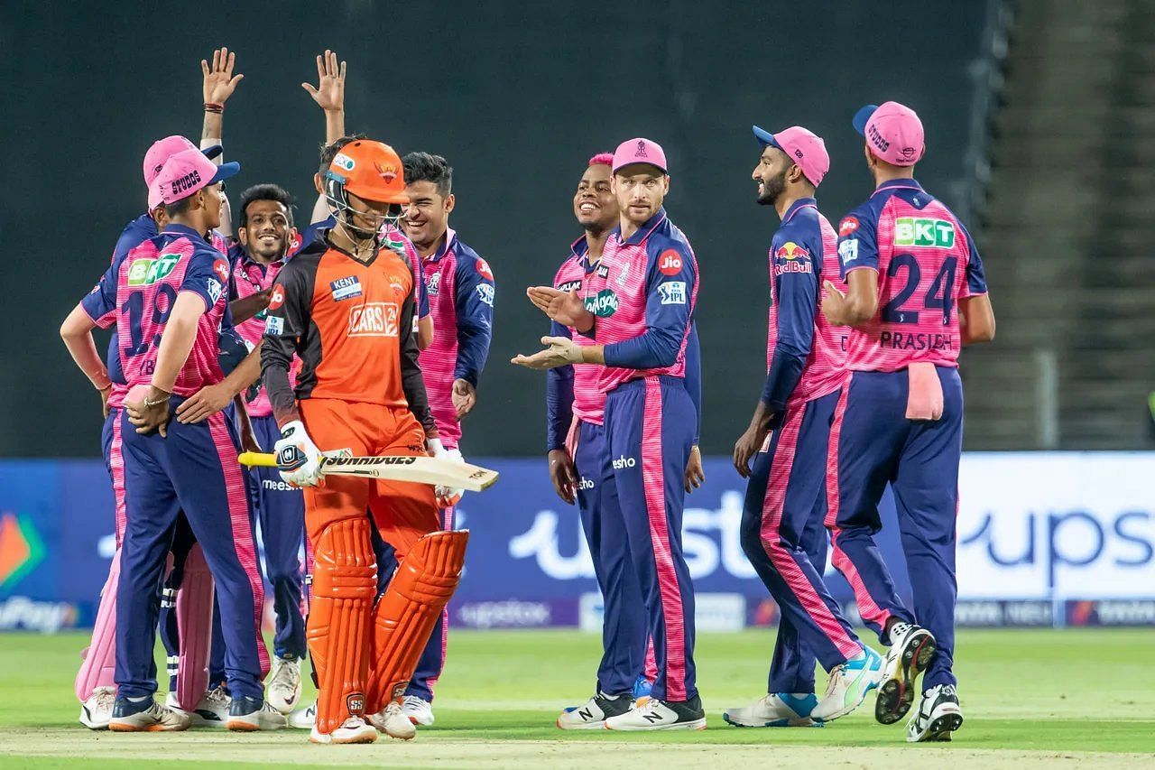 Abhishek Sharma walks back as Rajasthan Royals celebrate [IPLT20].