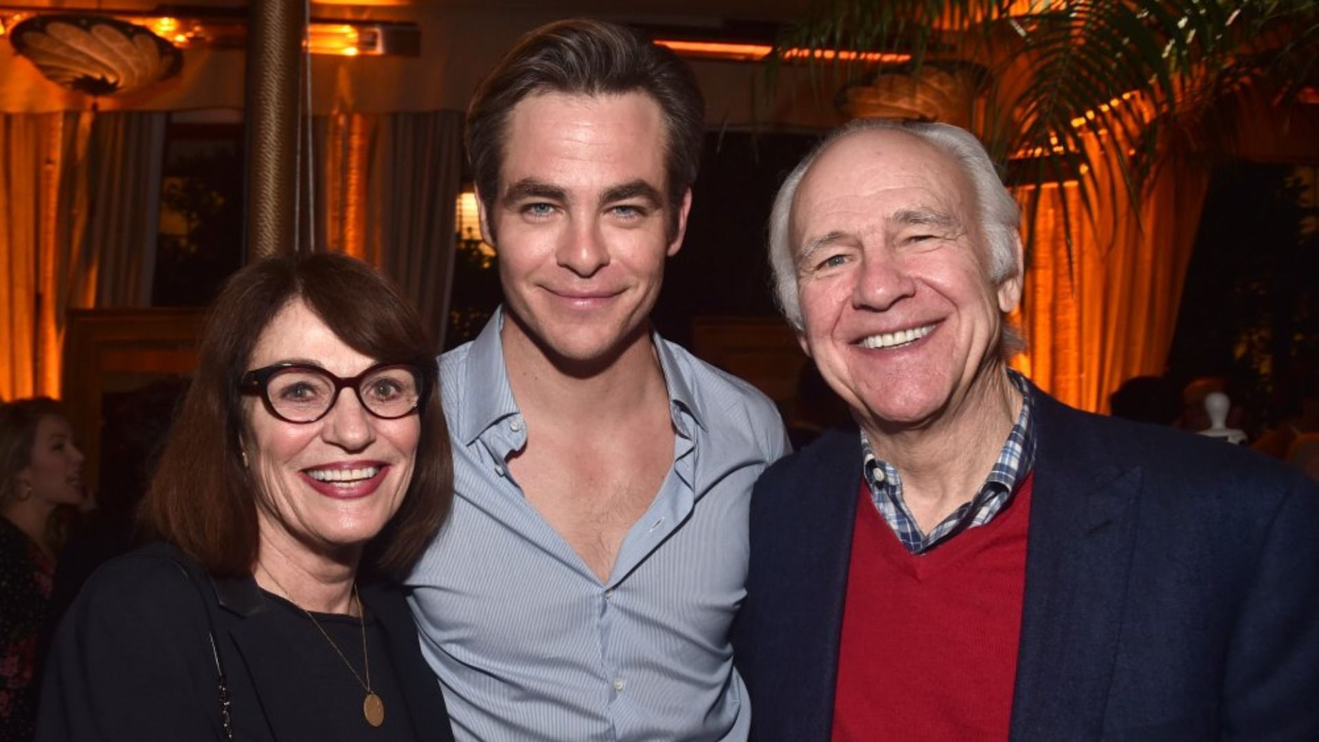 Pine and his parents (Image via Alberto E. Rodriguez/Getty Images)