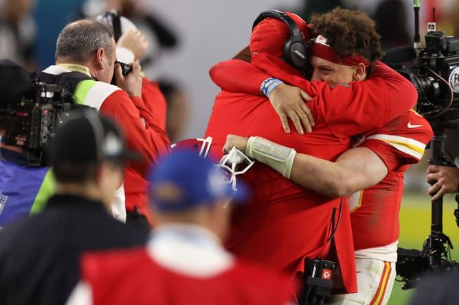 "They are calling about every possible receiver"- NFL insider details Chiefs' pursuit of a Tyreek Hill replacement