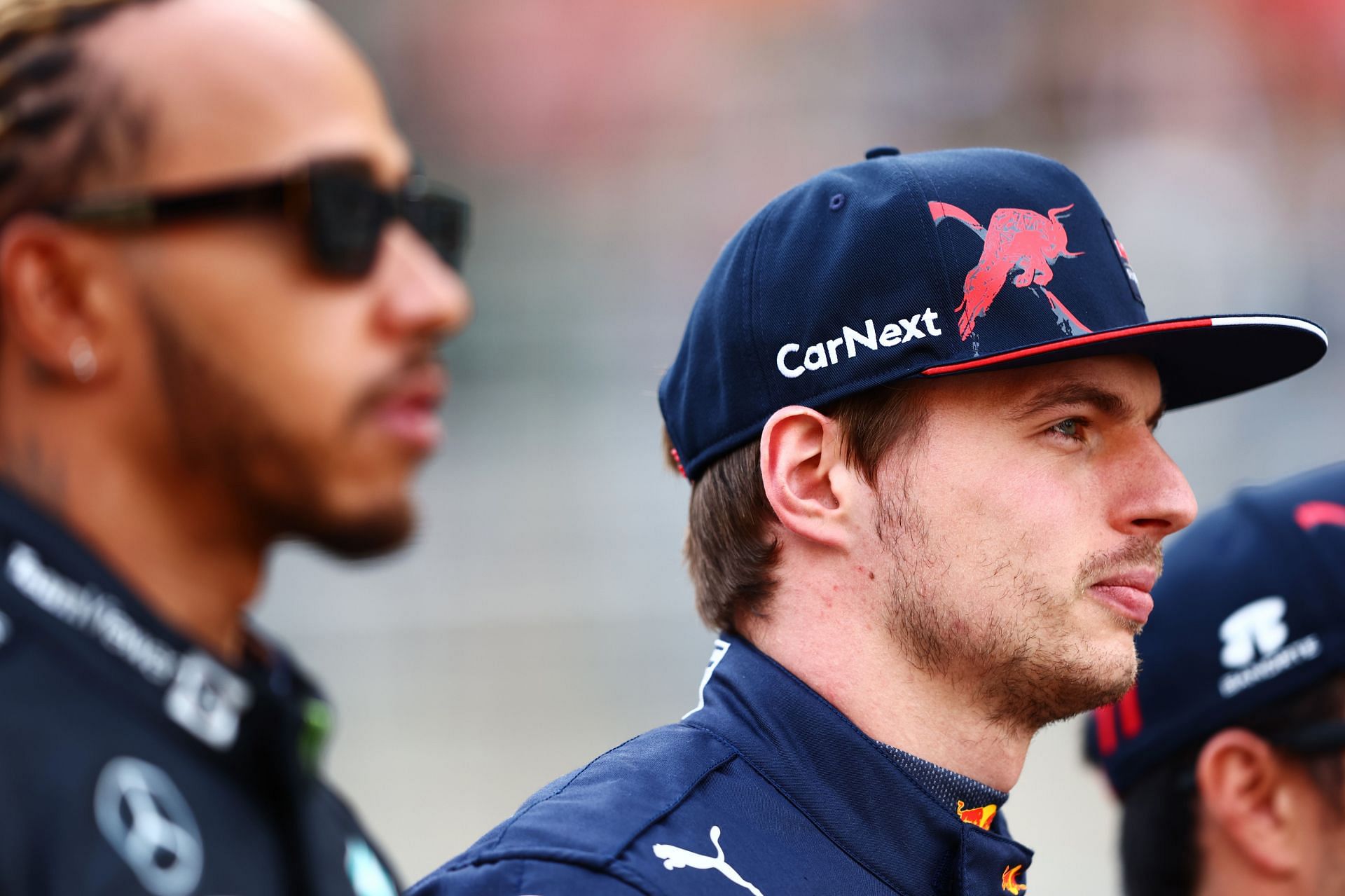 Max Verstappen and Lewis Hamilton pose for a photo prior to the 2022 Bahrain GP. (Photo by Mark Thompson/Getty Images)