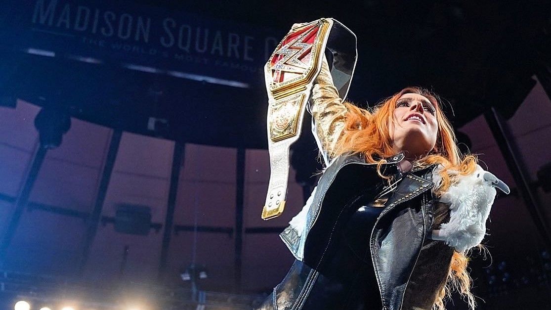 Becky Lynch successfully retained her title at the MSG live show.