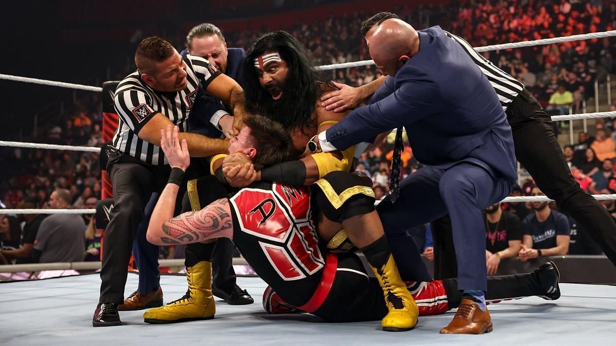 WWE Raw के एपिसोड में देखने को मिला वीर महान का दम 