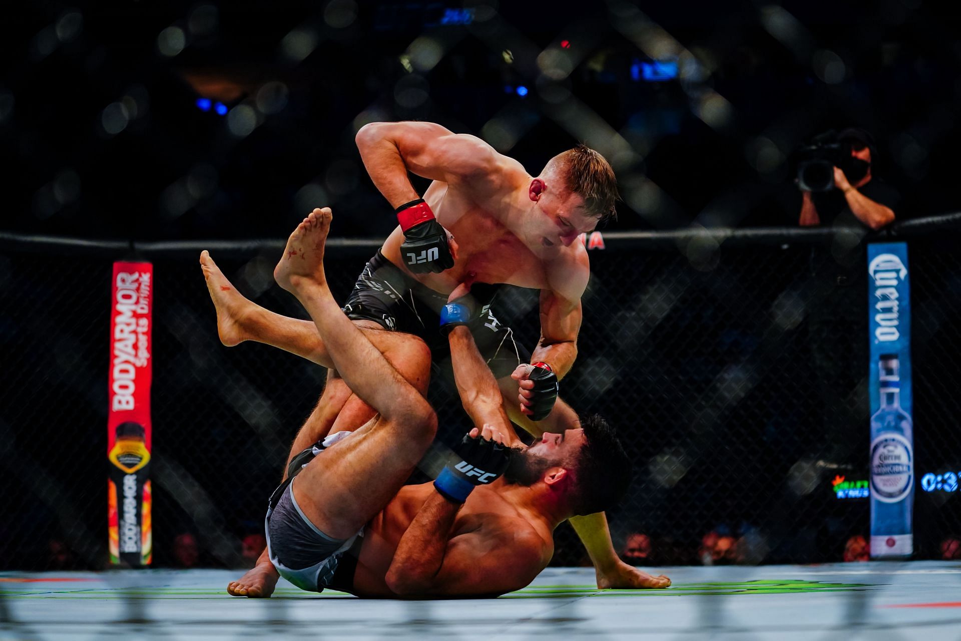 UFC 266: Hooker v Haqparast, Dan Hooker (top), Nasrat Haqparast (bottom)