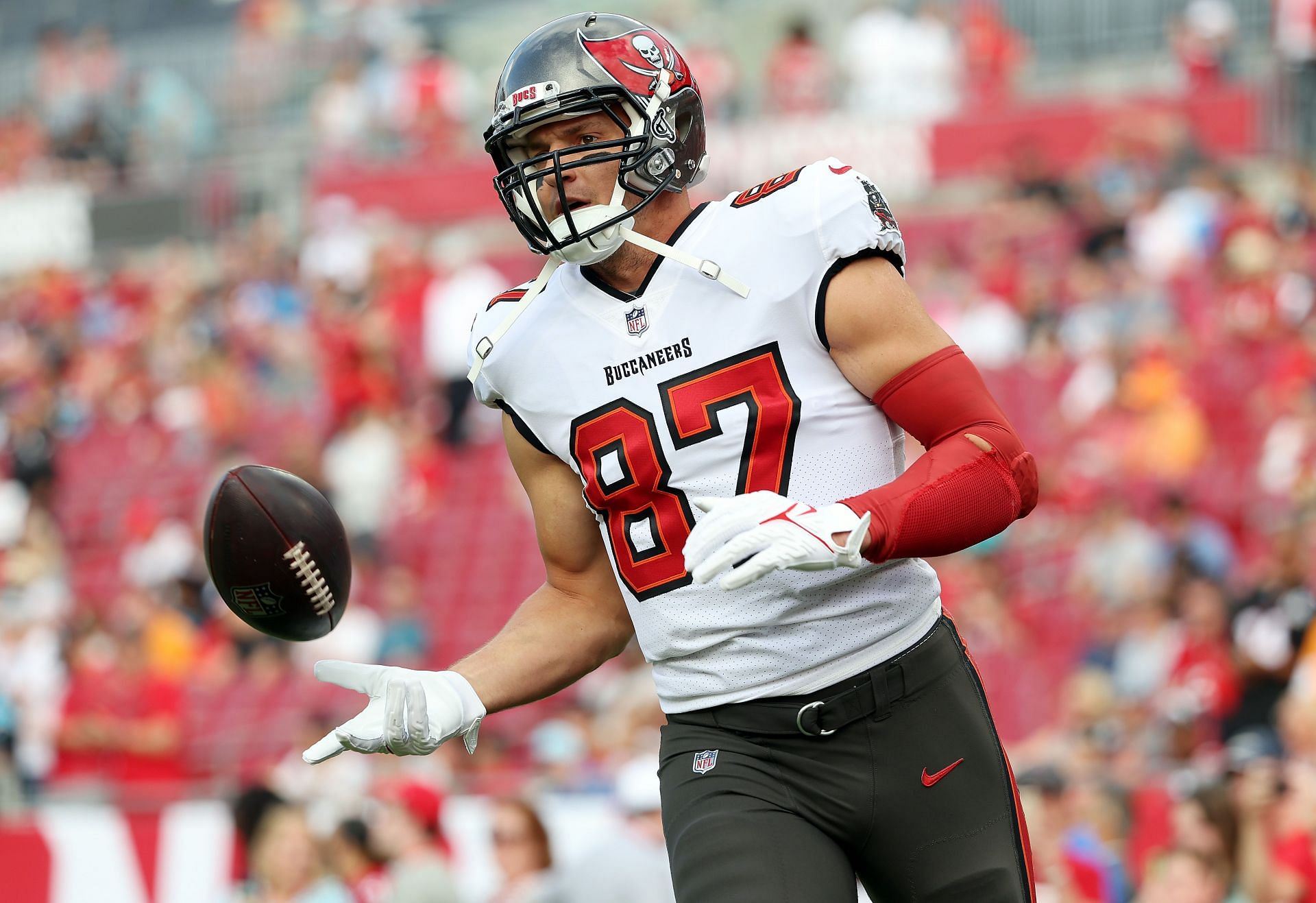 Bucs keep Cameron Brate with restructured contract