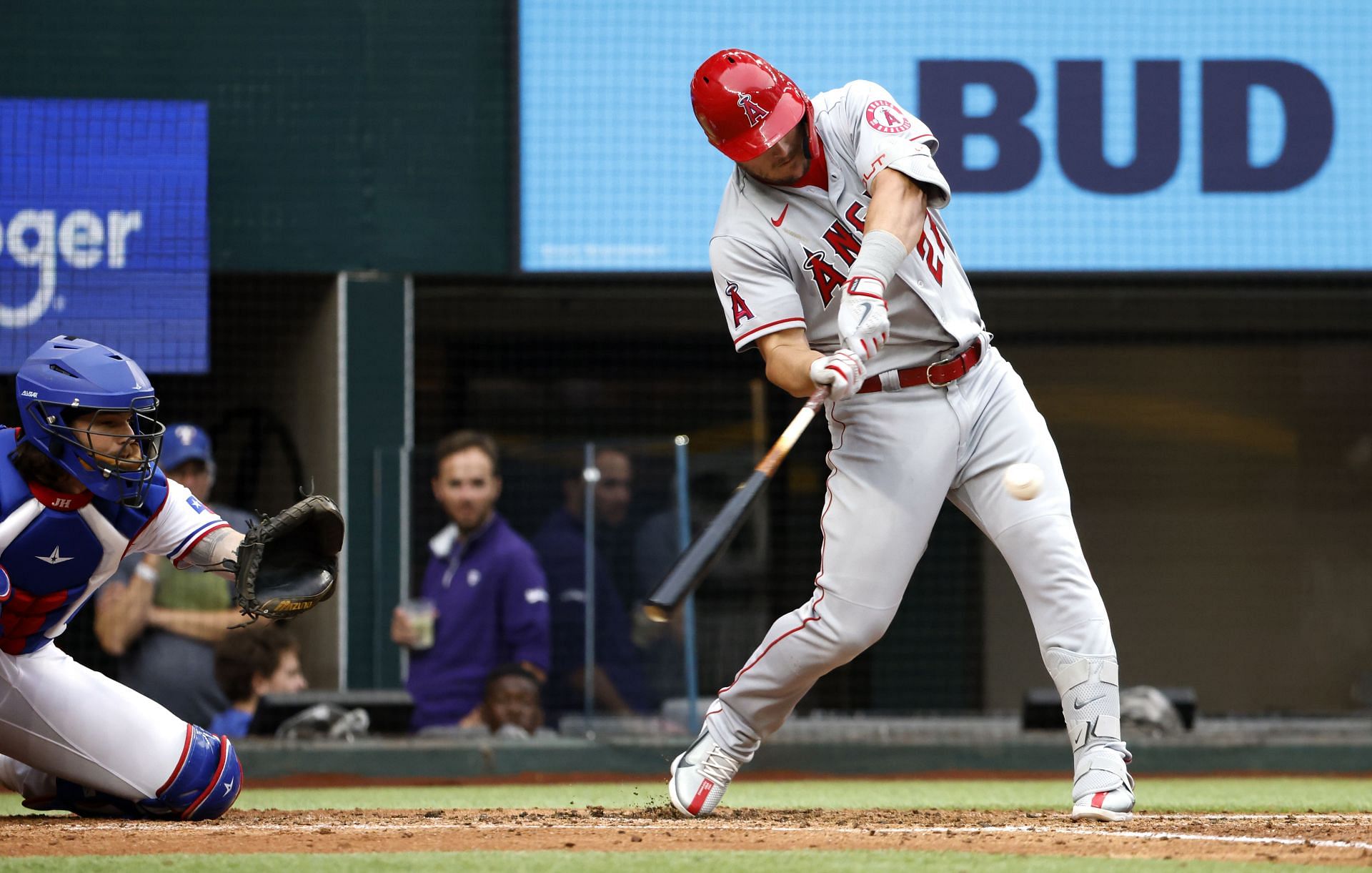 Mike Trout batting against the Rangers