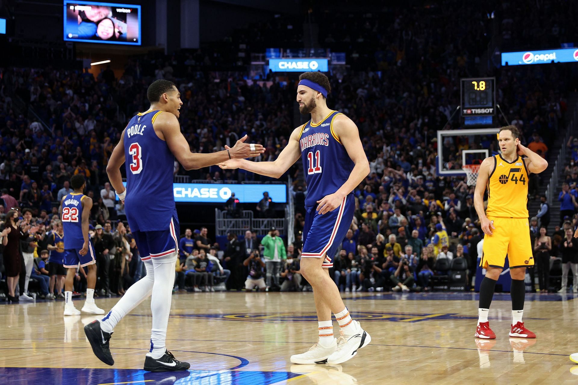 Jordan Poole and Klay Thompson of the Golden State Warriors celebrate against the Utah Jazz