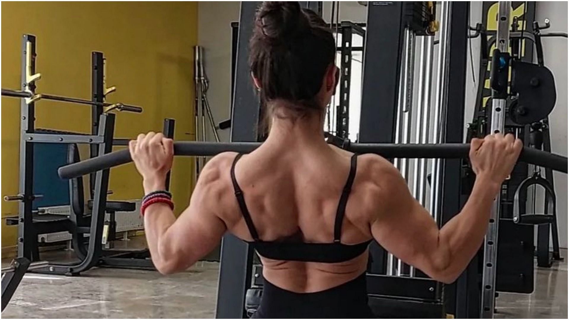 Lat pulldowns are an effective exercise to tone your back and shoulders. (Image by zafirova_kristina/Instagram)