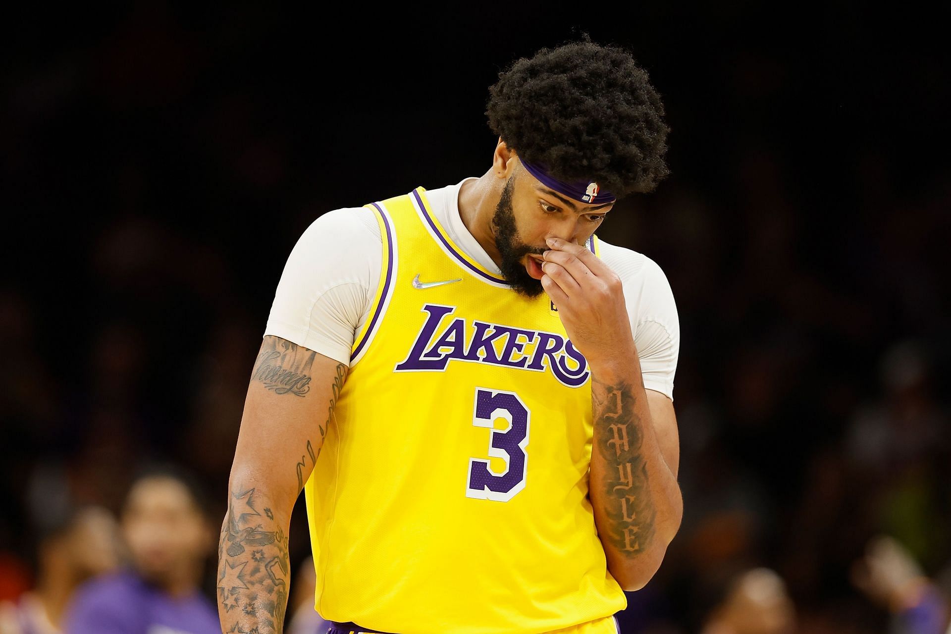 Anthony Davis reacts during the LA Lakers game