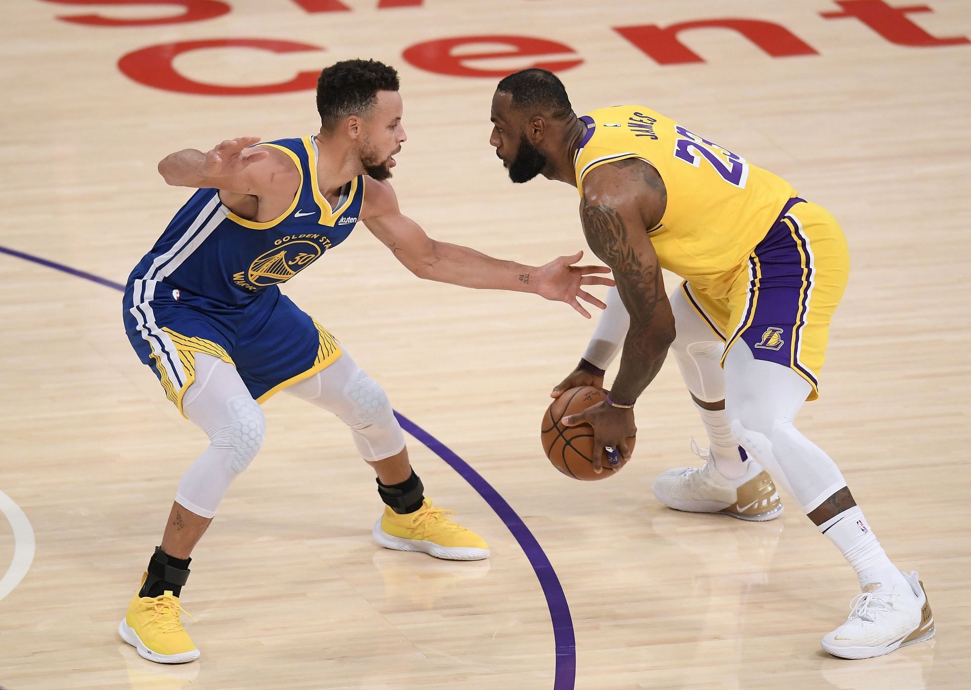 Steph Curry of the Golden State Warriors (left) and LeBron James of the Los Angeles Lakers