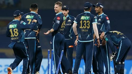 Lockie Ferguson celebrates with teammates after sending back Jos Buttler [Credits: IPL]