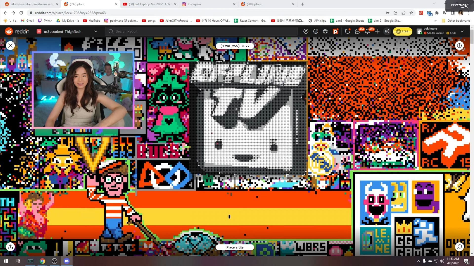 Twitch streamer getting her OfflineTV logo made in r/place (Image via YouTube/Streamer Clops)