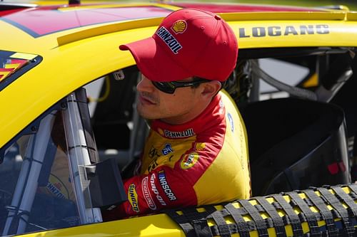 Joey Logano at the start of the 2022 NASCAR Cup Series Toyota Owners 400 at Richmond Raceway in Virginia (Photo by Jacob Kupferman/Getty Images)