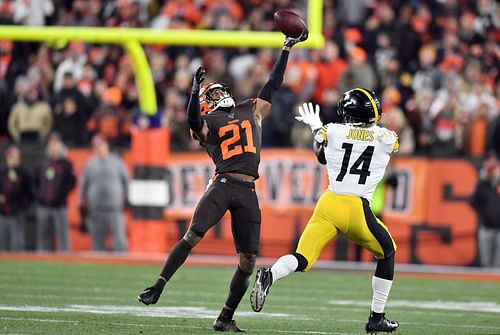 Pittsburgh Steelers v Cleveland Browns