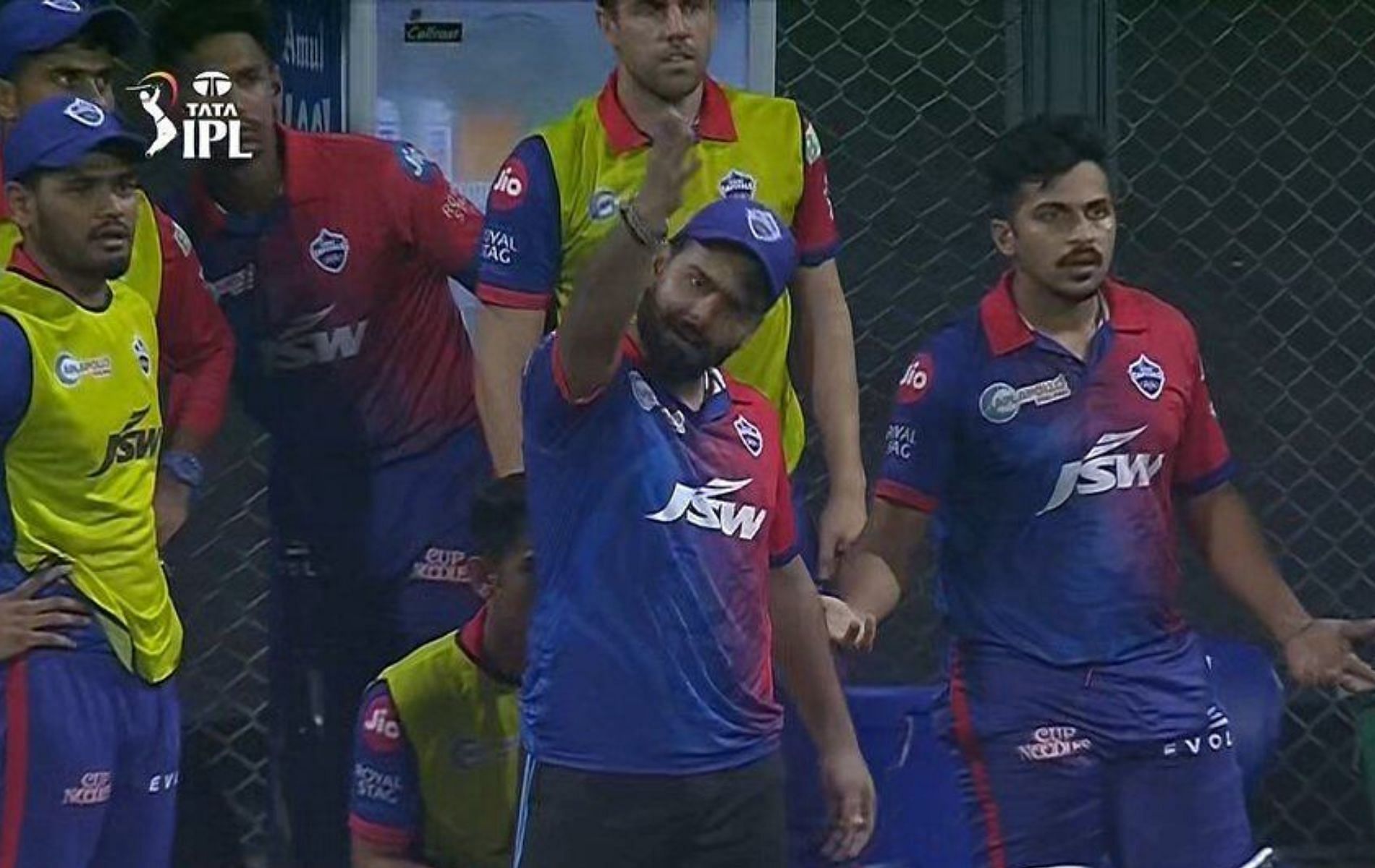 Rishabh Pant gesturing angrily during the controversial last over of the DC vs RR game (Image source: Disney+Hotstar)