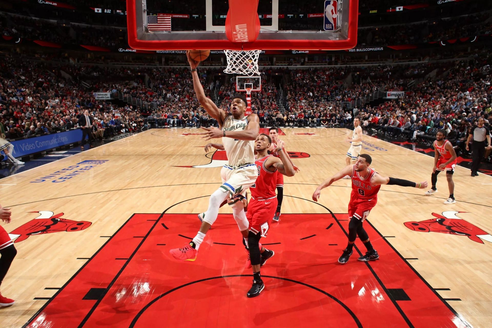 Milwaukee Bucks vs. Chicago Bulls [Photo: Chatsports]