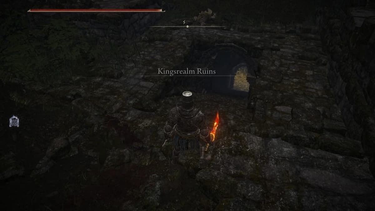 A player sits at the top of the stairs leading into Kingsrealm Ruins (Image via FromSoftware Inc.)