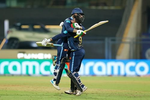 Rahul Tewatia and Rashid Khan celebrate Gujarat’s thrilling win over Hyderabad. Pic: IPLT20.COM