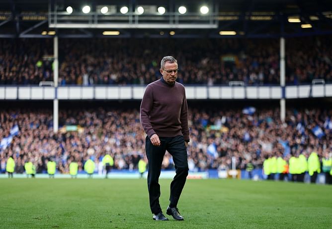 Manchester United Transfer News Roundup: Erik ten Hag tipped to build team around 4 stars; Donny van de Beek backed to succeed, and more - 18 April 2022