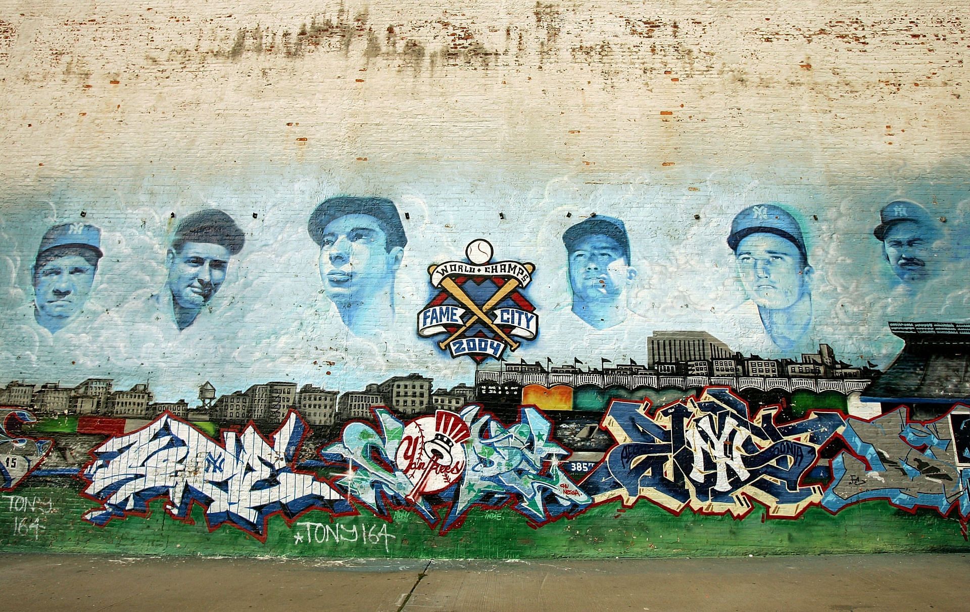 A mural outside of Yankee Stadium honors the club&#039;s legends