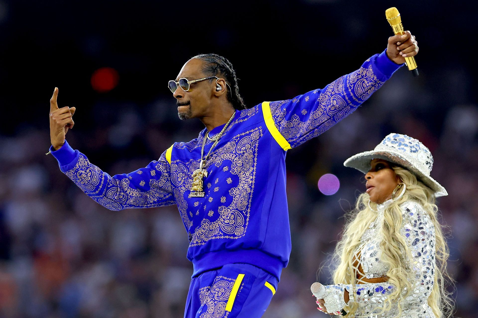 Rapper Snoop Dogg has come out in support of LA Lakers star Russell Westbrook.