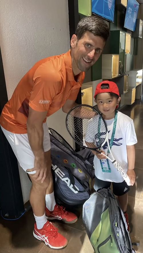 Novak Djokovic hands six-year-old fan Kojiro Owaki a signed racket. (Screenshot from video clip posted on Kojiro's Twitter account)