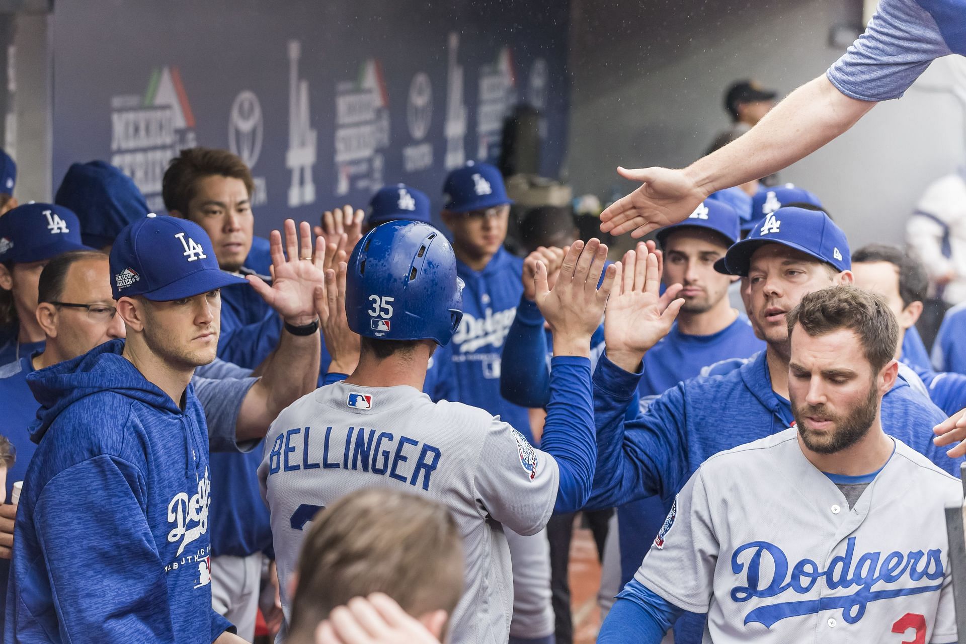 The Los Angeles Dodgers are reportedly looking to bolster their pitching staff.