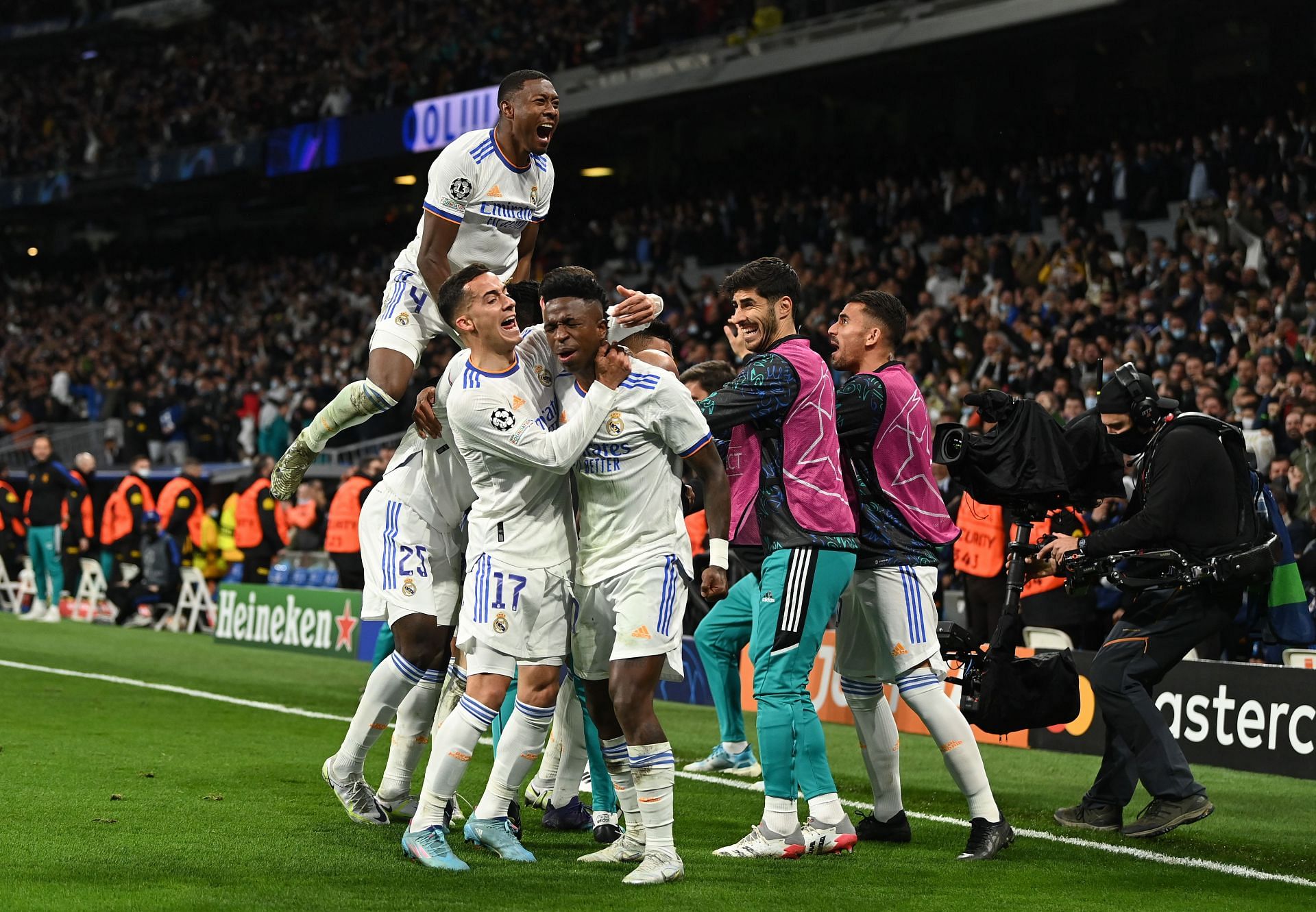 Real Madrid in action against Chelsea in the 2021/22 UCL quarter-final 2nd leg