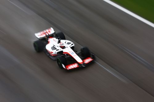 Haas F1's Kevin Magnussen en route to his P4 finish during qualifying for the 2022 F1 Imola GP (Photo by Mark Thompson/Getty Images)