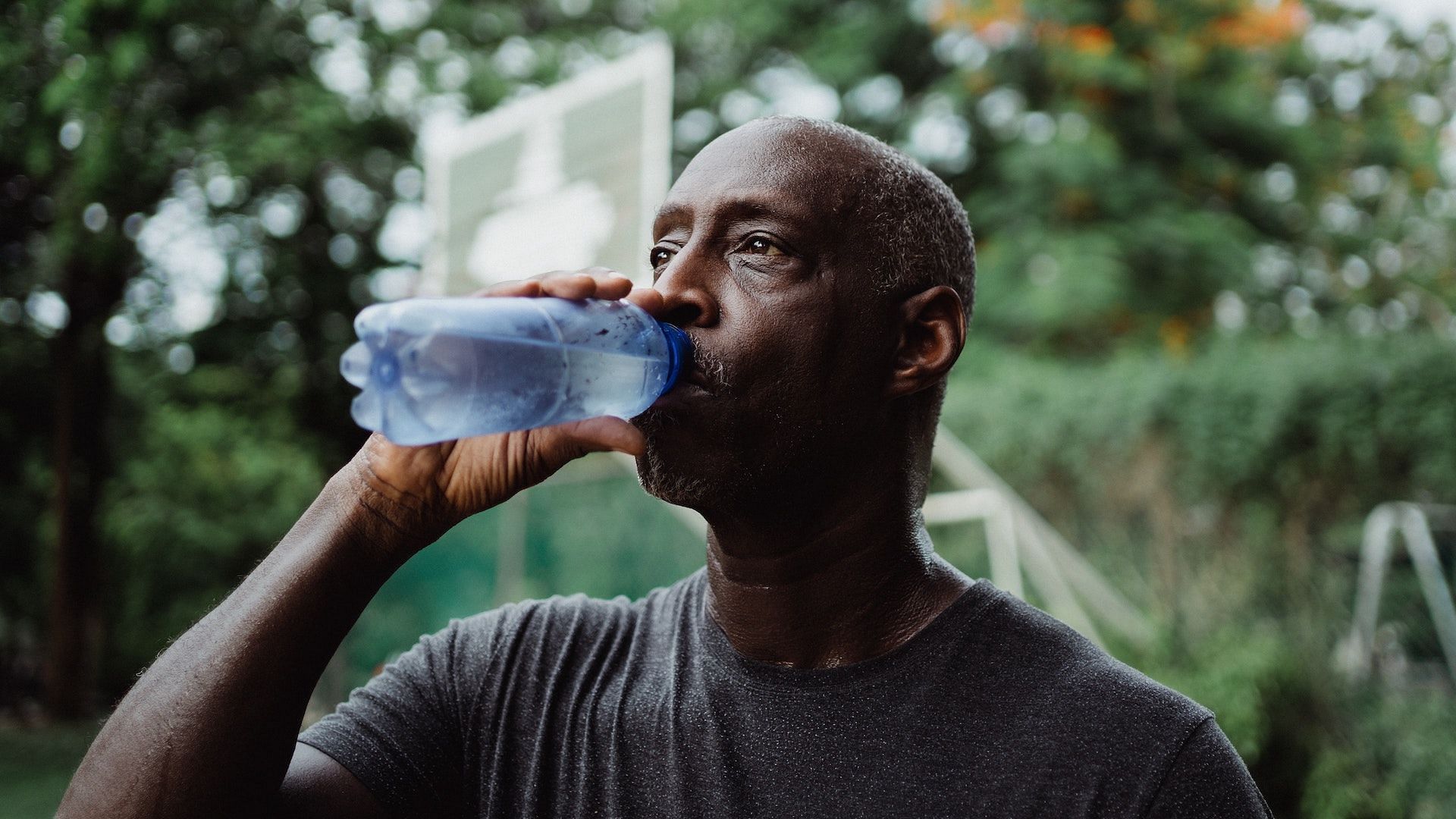 Water is an essential nutrient (Image via Pexels/Ketut Subiyanto)