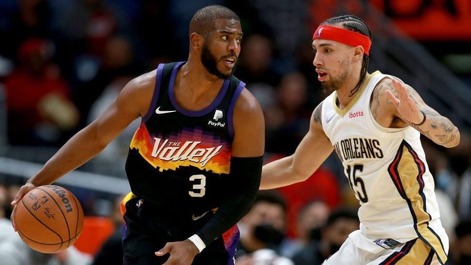 Chris Paul being guarded by the New Orleans Pelicans&#039; Alvarado
