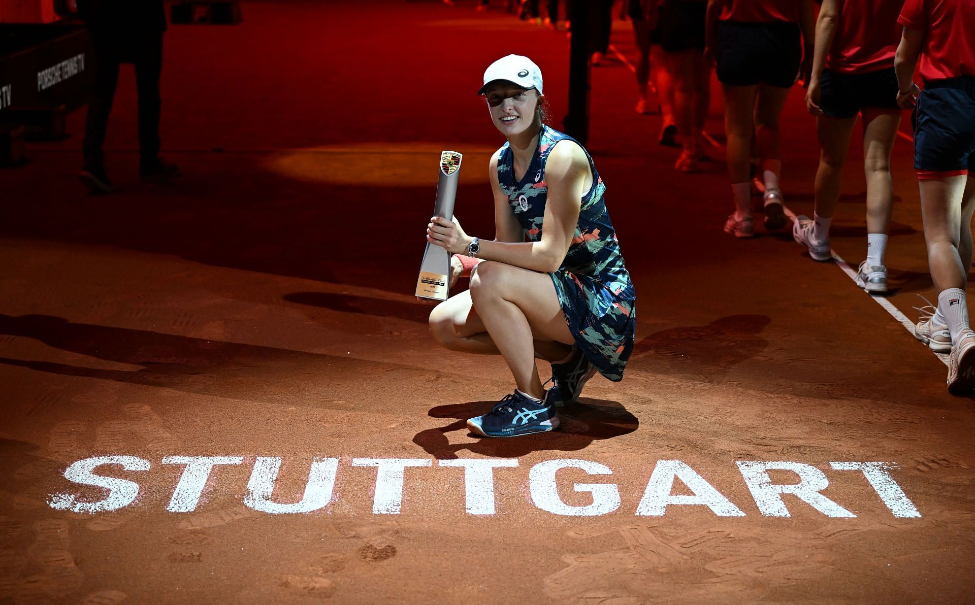 Iga Swiatek poses with the 2022 Stuttgart Open trophy
