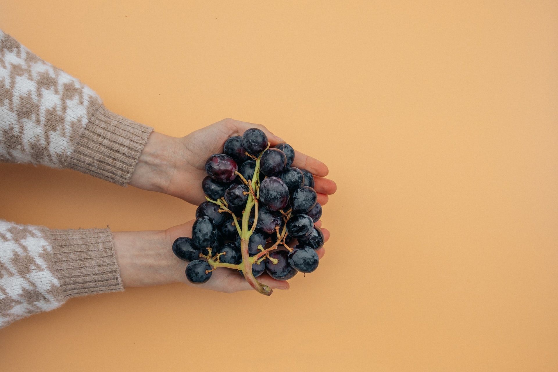 Grapes are found in different varieties and are loaded with essential nutrients and minerals. (Photo by Viktoria Slowikowska via pexels)