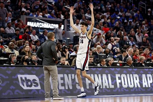 Holmgren was fouled out in his last college basketball.